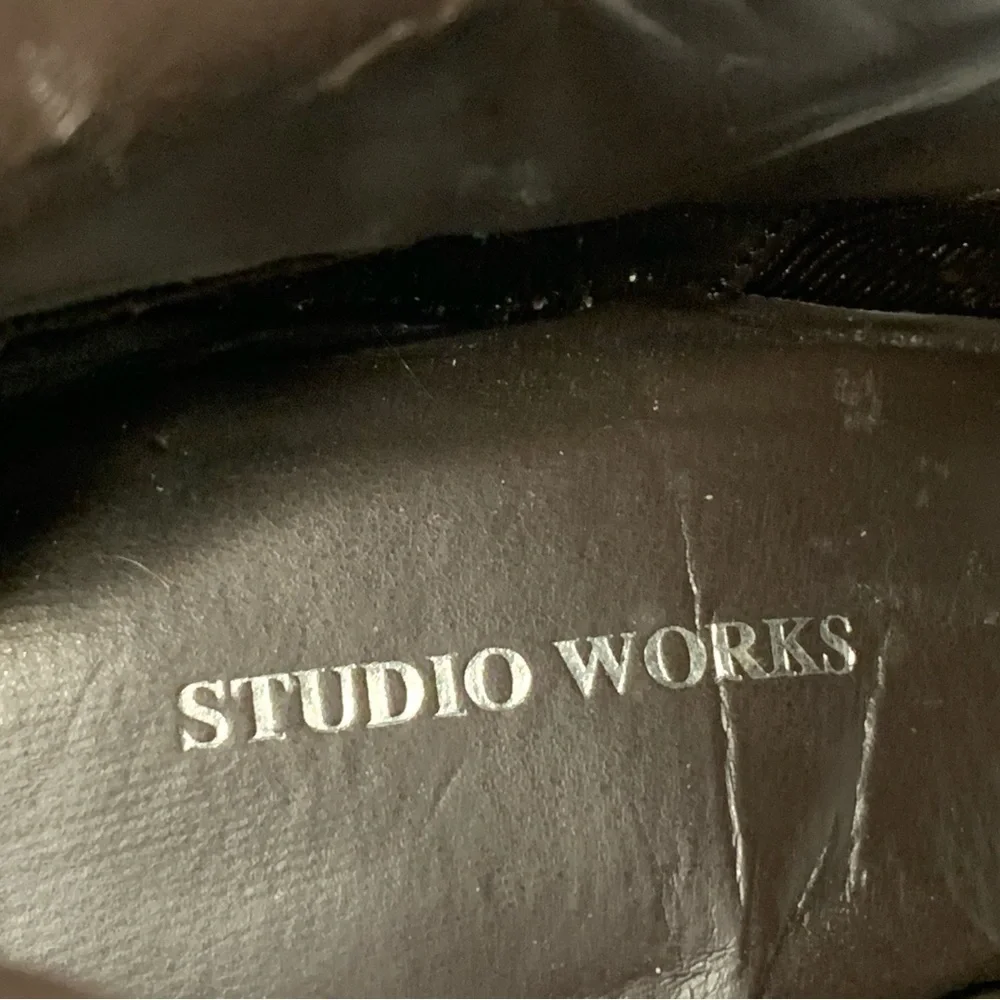 STUDIO WORKS BOLERO - BLACK SIDE BUCKLE HIGH HEEL ZIP-UP ANKLE BOOTS SIZE 9M 9M